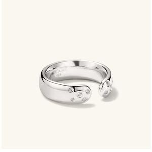 Mejuri Sterling Silver Marshmallow Open Ring with white topaz, size 7